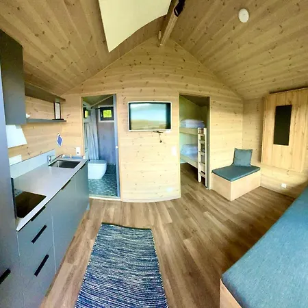 Kemping Base Camp Hamaroy Sørkil