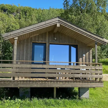 مكان تخييم Base Camp Hamaroy 3*