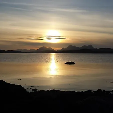 مكان تخييم Base Camp Hamaroy